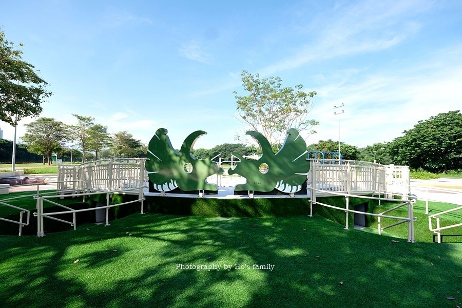 新北板橋特色公園》浮洲兒童遊戲場～恐龍共融公園來了！磨石溜滑梯、沙坑、北台唯一太空漫步遊樂設施、自行車道，人工濕地野餐半日遊9.JPG