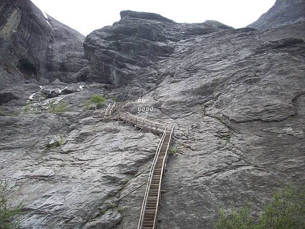 眼前木階梯之景 529.jpg