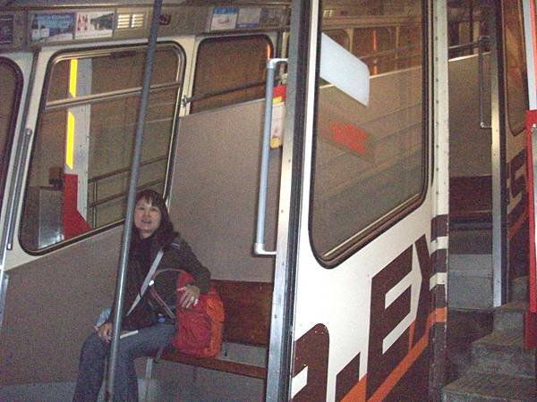 在地下纜車很暗 897.jpg