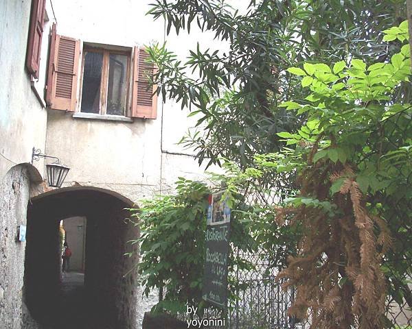 建在長廊之上房子 1029-1.jpg