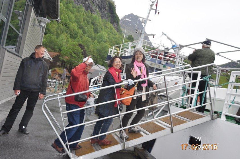 DSC_0985夥伴在搭船入口留影.JPG