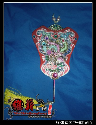 鳳凰母單手拿扇