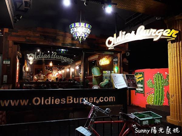oldies burger-01.jpg