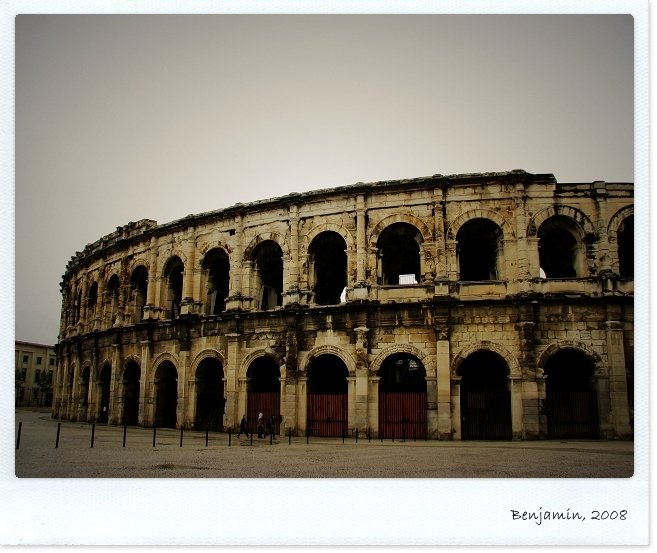 Nimes_T01.JPG