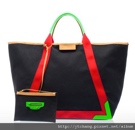 balenciaga-2011-spring-handbags-17.jpg