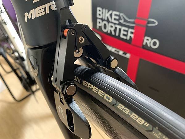 【公路車裝備】開箱 TriRig Omega X 夾器