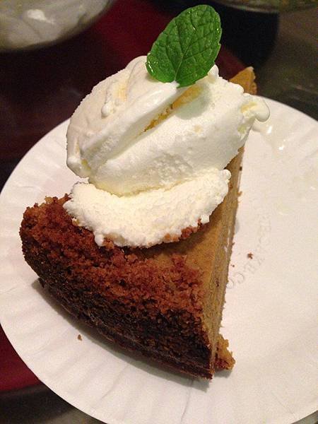 pumpkin pie with ice cream