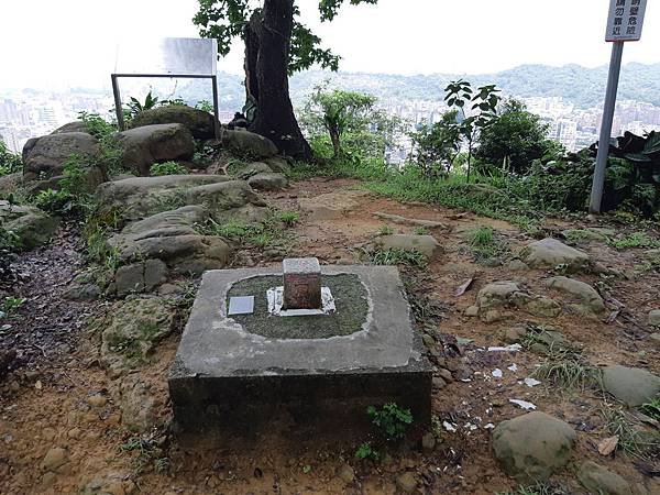 《台北市》文山區~仙跡岩(麥田支線來回)近郊好走的步道