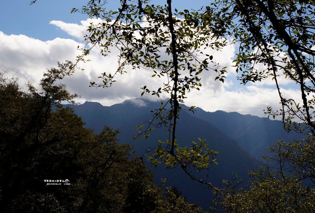 028奇萊南峰南華山.jpg