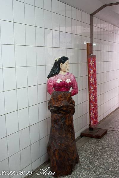木雕女神。