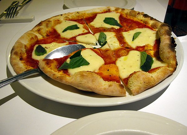 BELLINI CAFFE pizza.jpg