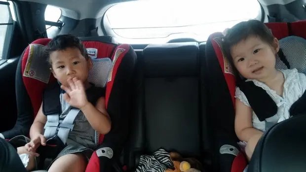 【新車入庫】為了家庭和諧，換了六人座 - Santa Fe