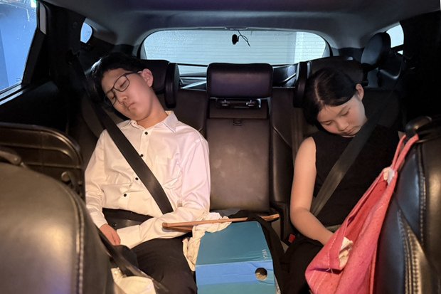 【新車入庫】為了家庭和諧，換了六人座 - Santa Fe