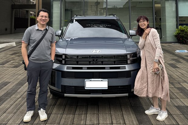 【新車入庫】為了家庭和諧，換了六人座 - Santa Fe