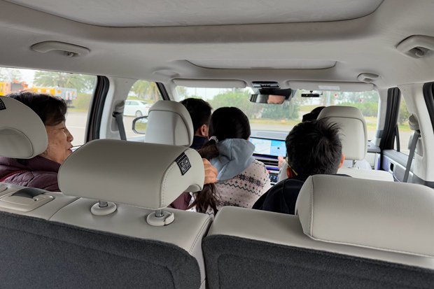 【新車入庫】為了家庭和諧，換了六人座 - Santa Fe