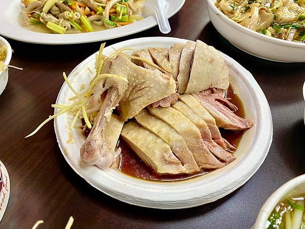 太離譜了,太晚會吃不到的鵝肉攤!20元有白飯、炒米粉吃到飽,