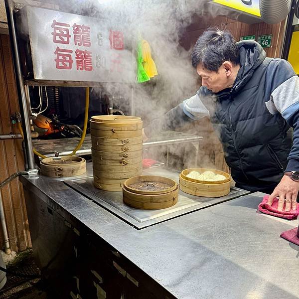 湯包控衝！中山路隱藏美食，皮薄湯多，辣椒搭配更絕配！