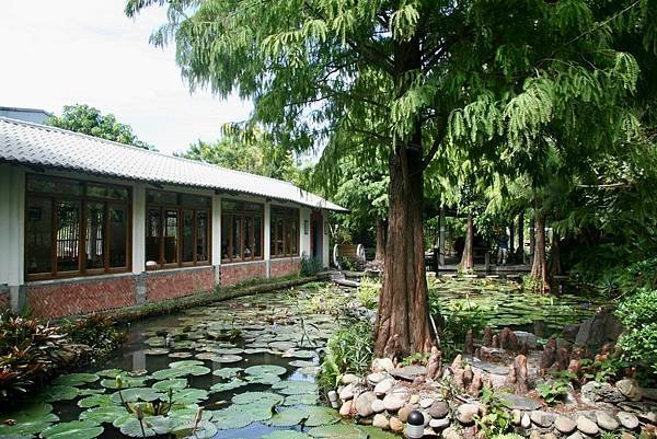 【美食】台中南屯巷弄中的世外桃源「田寮農莊」池塘景觀餐廳｜訂