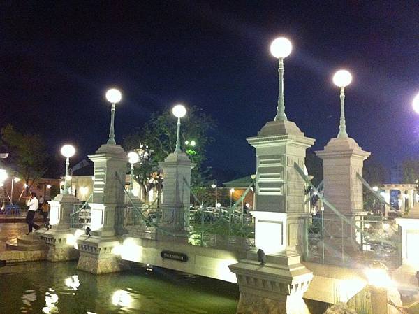 園內拱橋