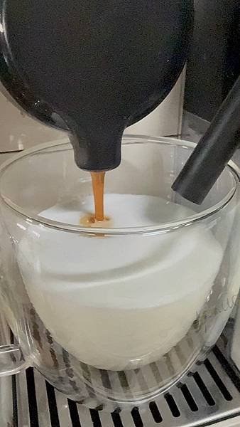用2014購買的Nespresso Lattissima T