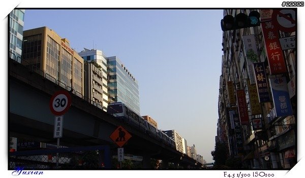 T77夜景-台北彩虹橋-從黃昏開始