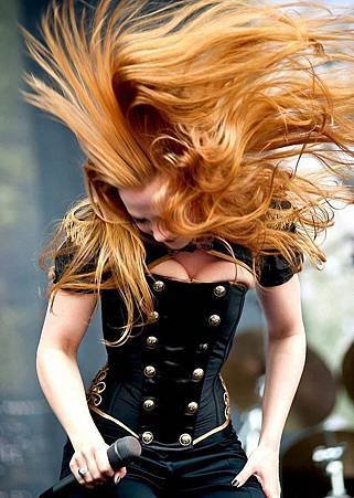 Simone Simons.jpg