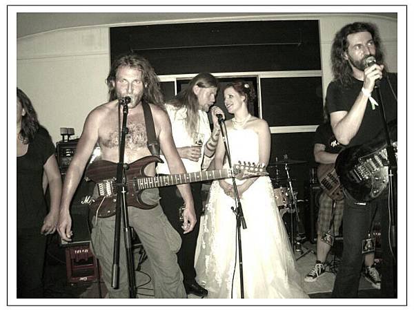 A wedding has to rock as well, Sandra and Sebas on stage with Odroerir.jpg