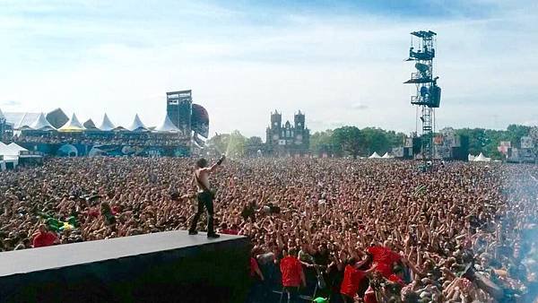 Airbourne at Hellfest 2015.jpg