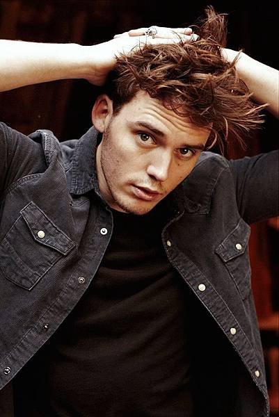 sam-claflin1.jpg