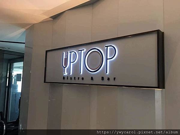 uptopbistro_02.jpg