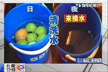 臨江觀光夜市水果攤　一桶水「洗到底」_12