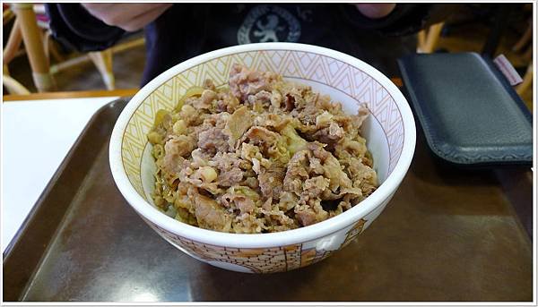 便宜但是滿好吃的牛丼