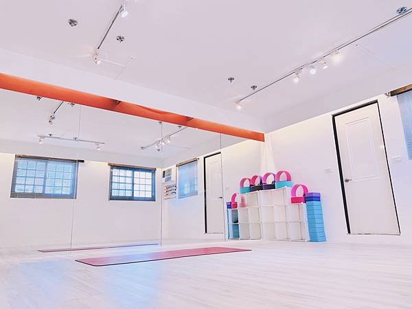 使用艾美力系統預約 CH studio