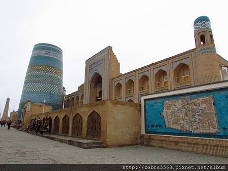 Kalta Minor Minaret &amp; Muhammad Amin Khan Madrassah