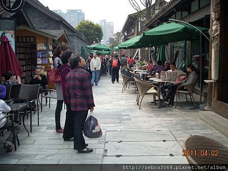 寬窄巷子一景-路邊的休息區