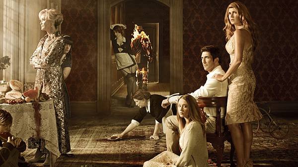 American-horror-story-Dylan-McDermott-Evan-Peters-1366x768