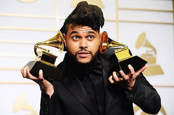 the-weeknd-grammys-backstage-2016-billboard-1548-650