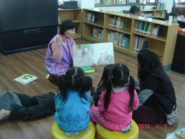 石岡圖書館聽故事(3.5ys)