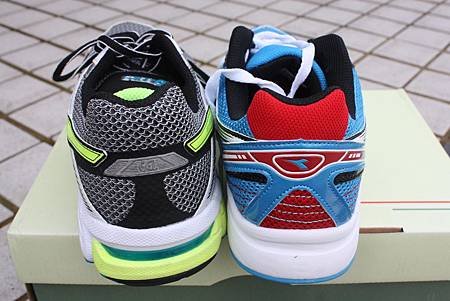 Diadora DA3AMR8756 亞瑟士比較