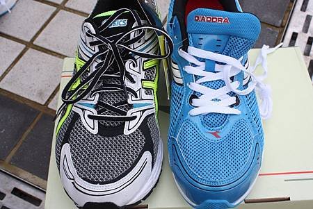 Diadora DA3AMR8756 亞瑟士比較