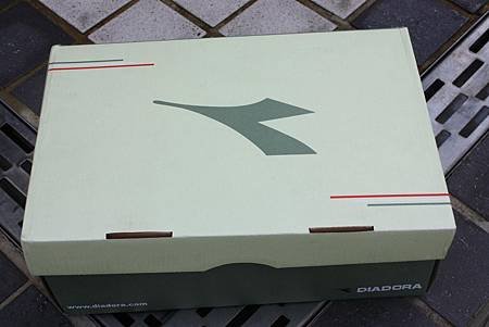 Diadora DA3AMR8756 鞋盒