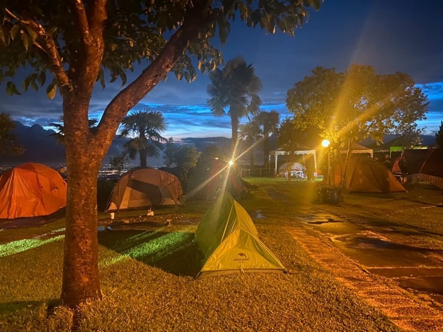 阿里山雲景露營區-夕陽雲海宛若仙境美景,阿里山林深深森呼吸.