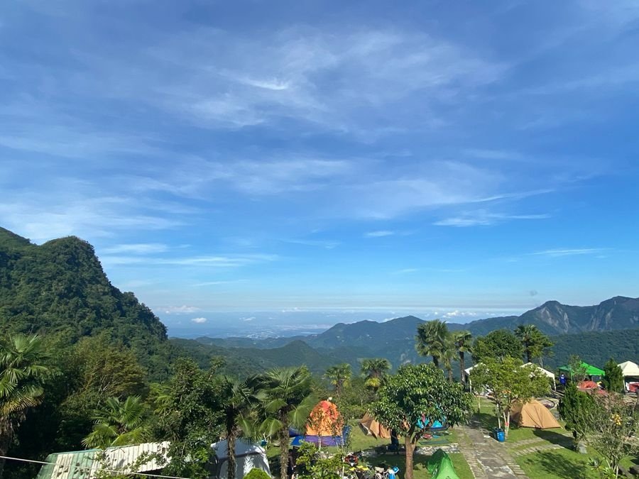 阿里山雲景露營區-夕陽雲海宛若仙境美景,阿里山林深深森呼吸.