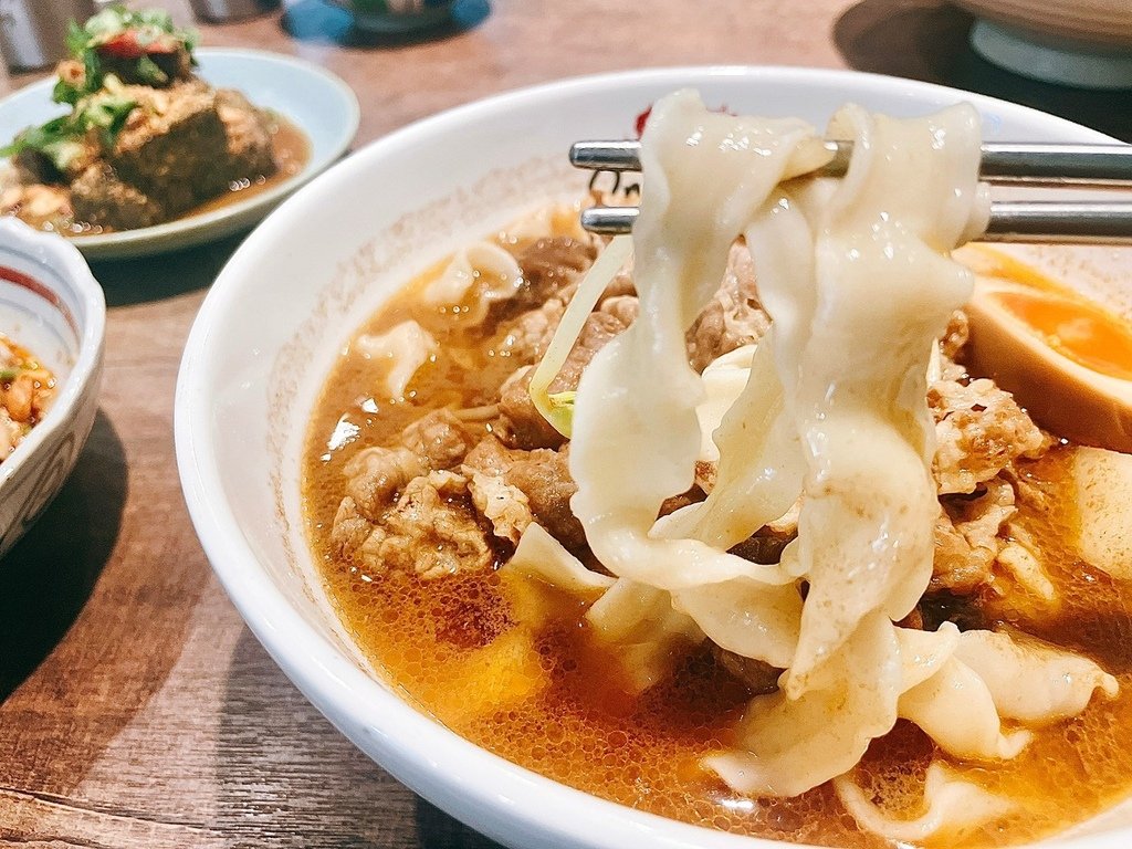 食記 ཾ二鬼麵舖༺台北｜板橋三民店麻辣美食文青麵館x無辣不歡