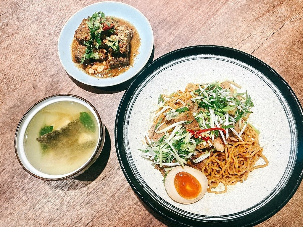 食記 ཾ二鬼麵舖༺台北｜板橋三民店麻辣美食文青麵館x無辣不歡