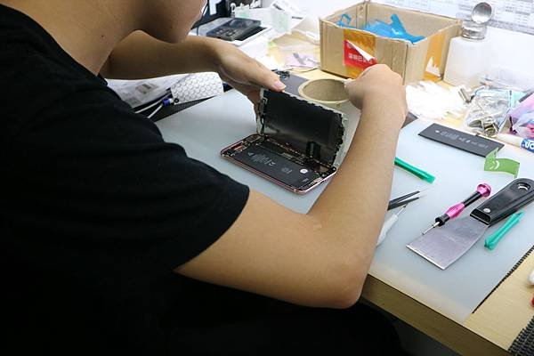 推薦台中大里iPhone維修【鼎威蘋果維修Iphone現場維